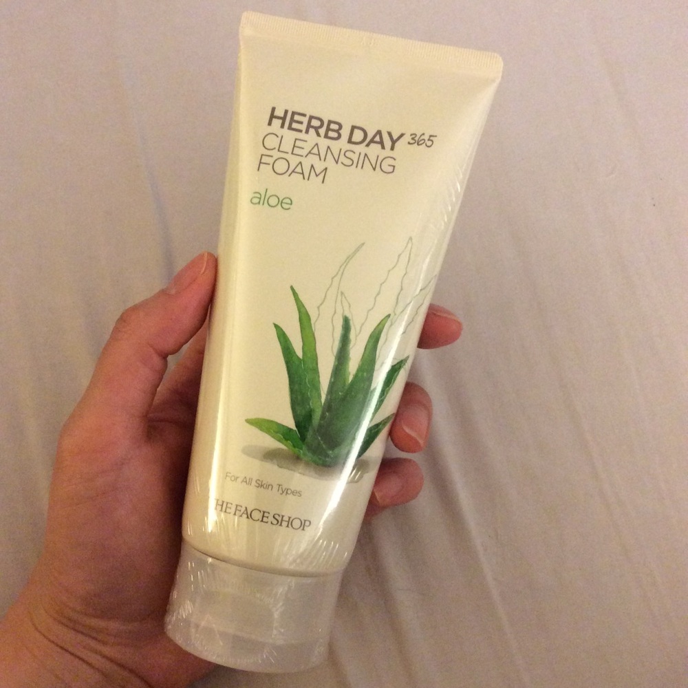 *FREE w/ bundle* The Face Shop Aloe Cleansing Foam